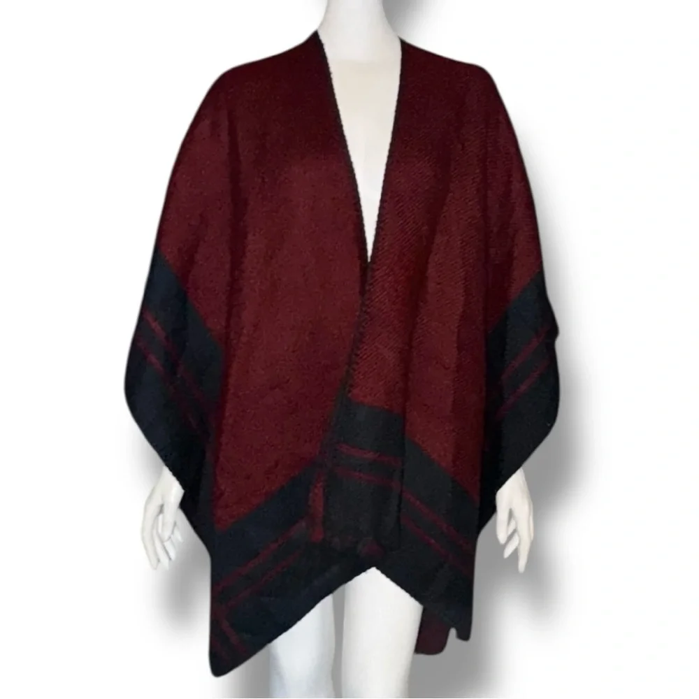 West Loop Burgundy & Black Plaid Open Front Poncho Ruana Wrap Knit Cape OS EUC